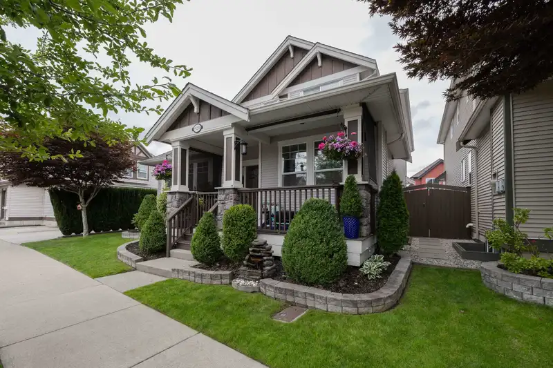 19231 69 AVENUE - photo 3 of 40
