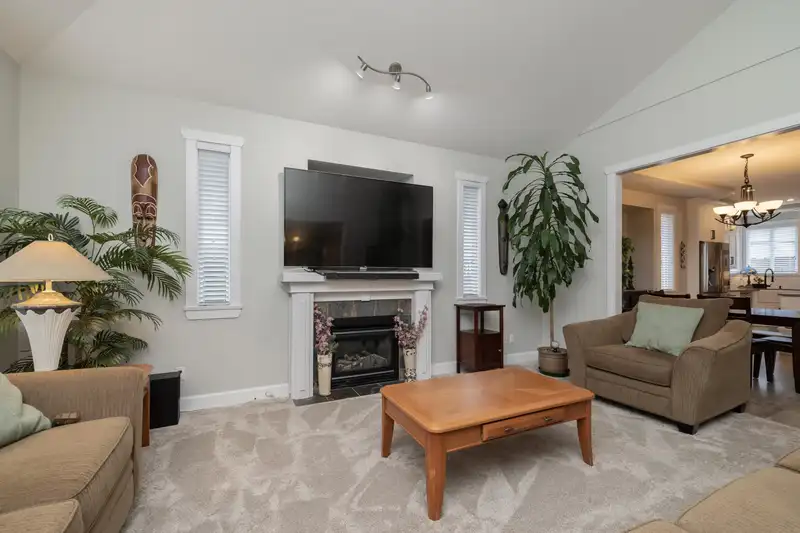 19231 69 AVENUE - photo 4 of 40