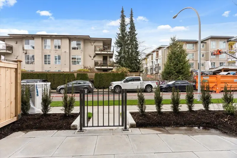 117 13777 75A AVENUE - photo 4 of 25