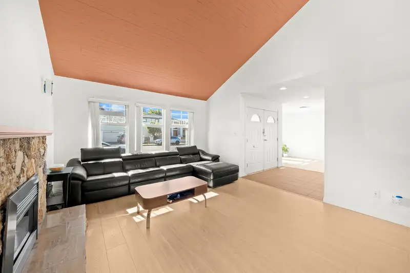 9557 FRANCIS ROAD - photo 4 of 30