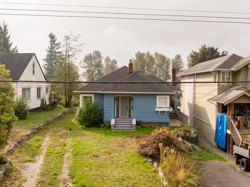 33700 3RD AVENUE - photo 3 of 40