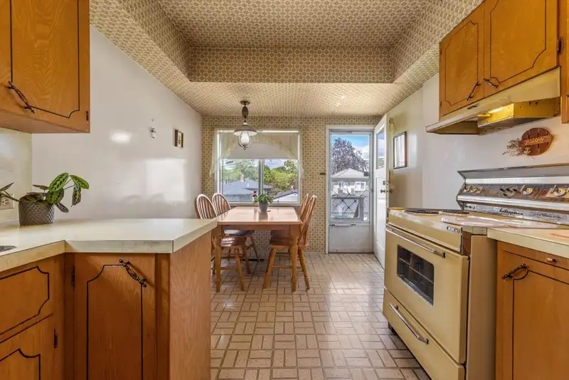 2721 E 22ND AVENUE - photo 4 of 23