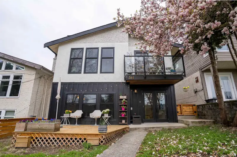 381 CLARENCE STREET - photo 1 of 40