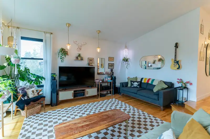 381 CLARENCE STREET - photo 4 of 40