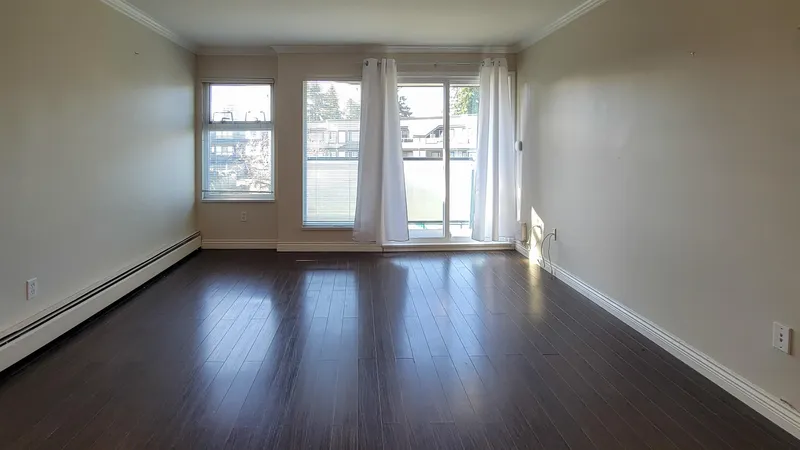 321 1850 E SOUTHMERE CRESCENT - photo 2 of 15