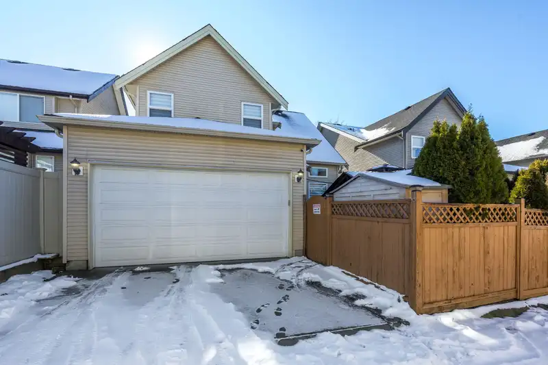 19039 69A AVENUE - photo 2 of 40