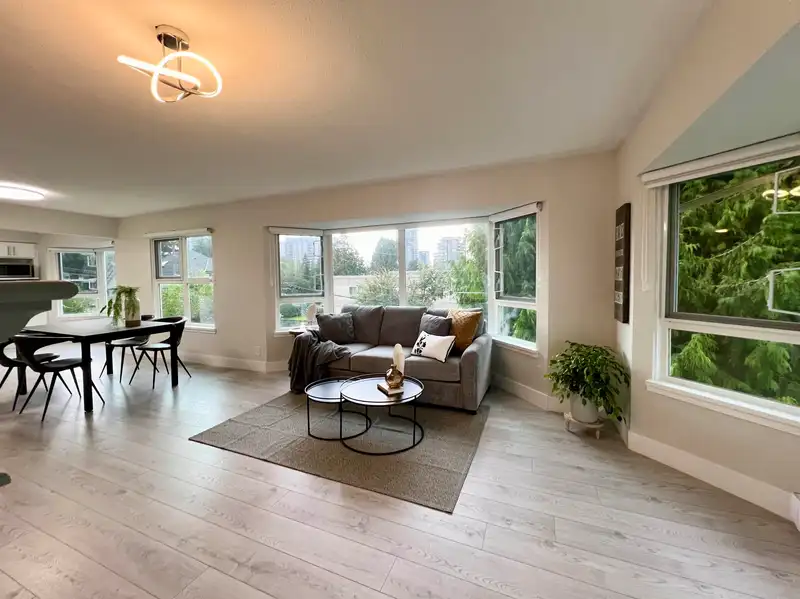 201 501 COCHRANE AVENUE - photo 2 of 33