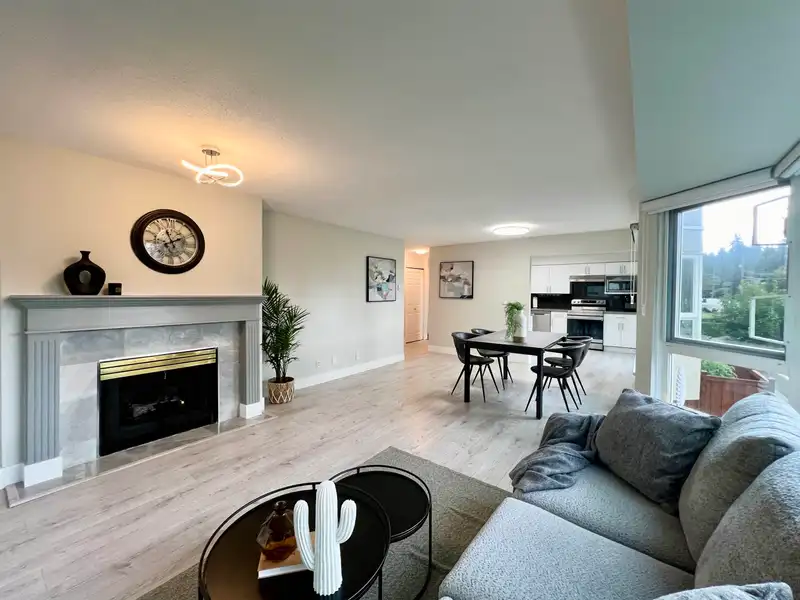 201 501 COCHRANE AVENUE - photo 4 of 33