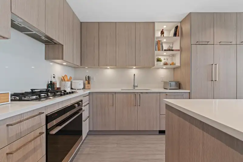 305 747 E 3RD STREET - photo 3 of 39