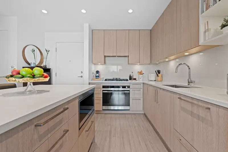 305 747 E 3RD STREET - photo 4 of 39