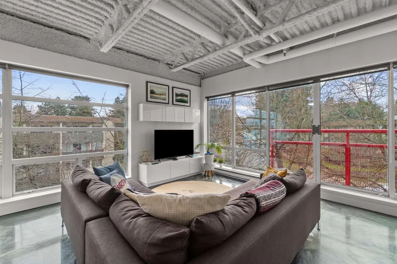 431 350 E 2ND AVENUE - photo 2 of 24