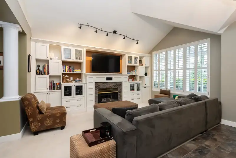 1610 PLATEAU CRESCENT - photo 3 of 40