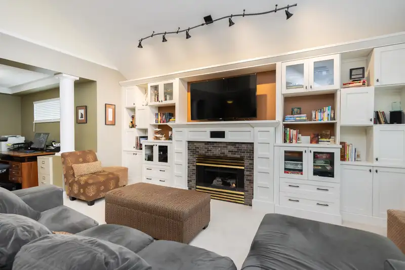 1610 PLATEAU CRESCENT - photo 4 of 40
