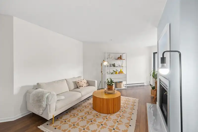 112 189 E 16TH AVENUE - photo 3 of 35