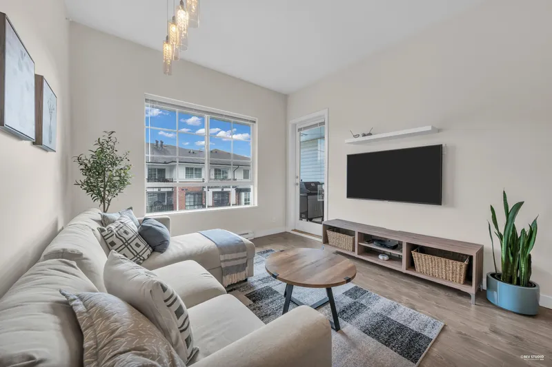 412 545 FOSTER AVENUE - photo 2 of 25