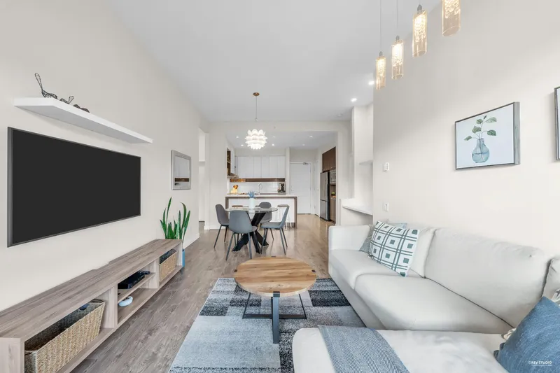 412 545 FOSTER AVENUE - photo 4 of 25