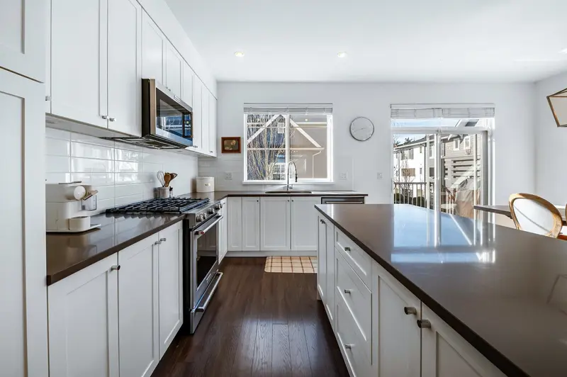 4 127 172 STREET - photo 3 of 24