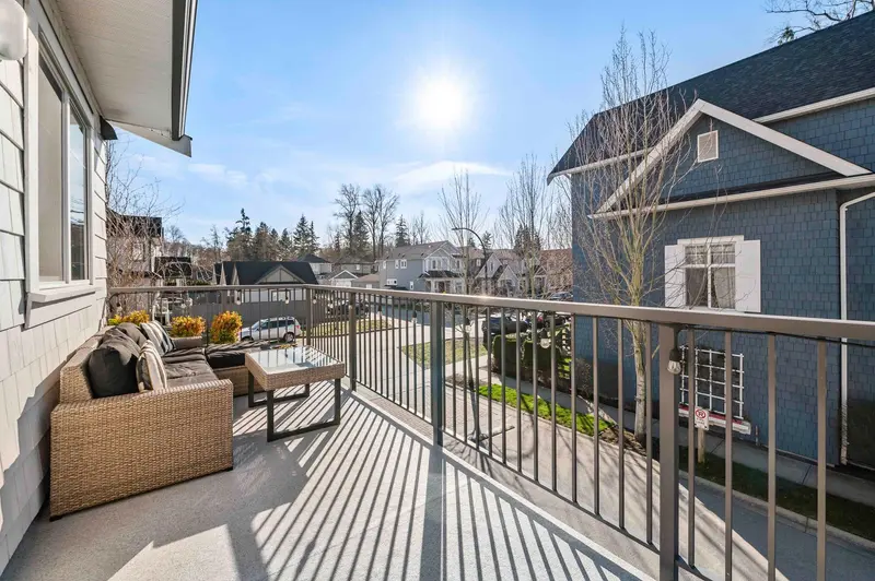 4 127 172 STREET - photo 4 of 24