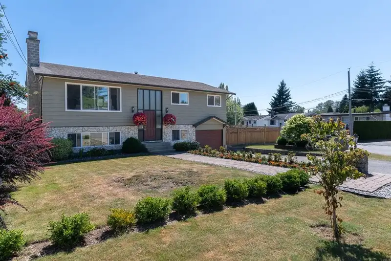 7812 BREMRIDGE DRIVE - photo 2 of 24