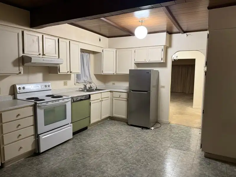 2656 ADANAC STREET - photo 2 of 8