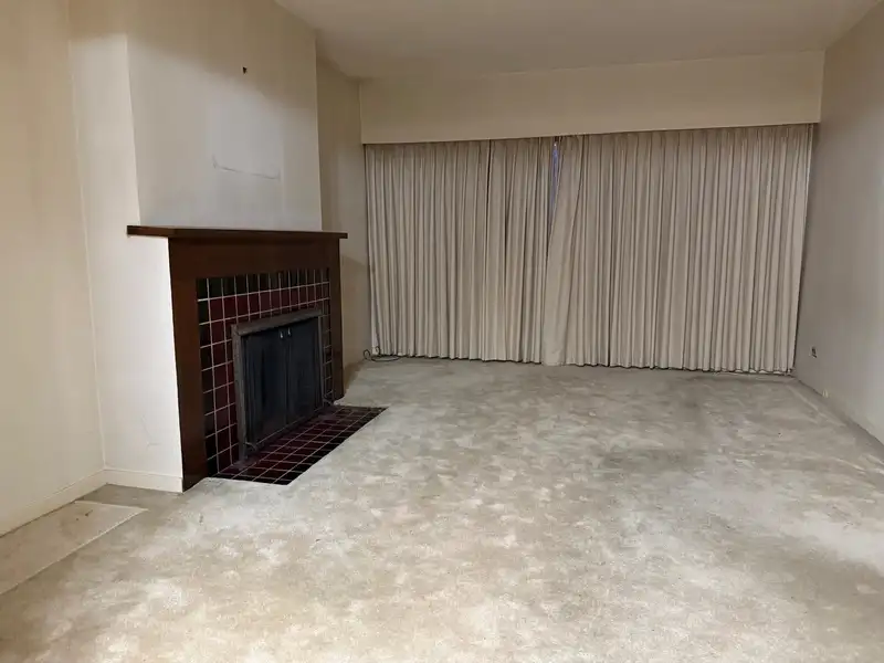2656 ADANAC STREET - photo 4 of 8