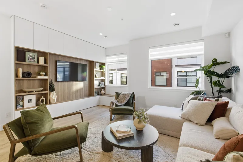 61 8430 NOTTMAN STREET - photo 4 of 25