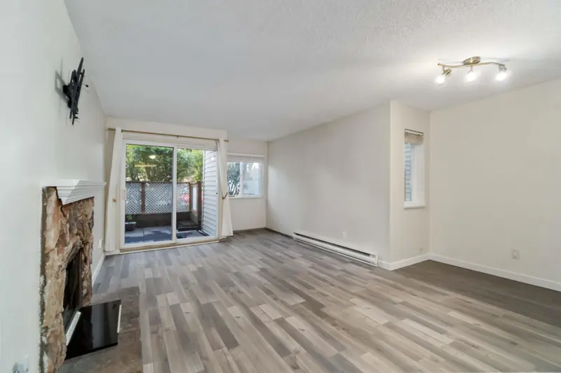 109 555 NORTH ROAD - photo 3 of 19