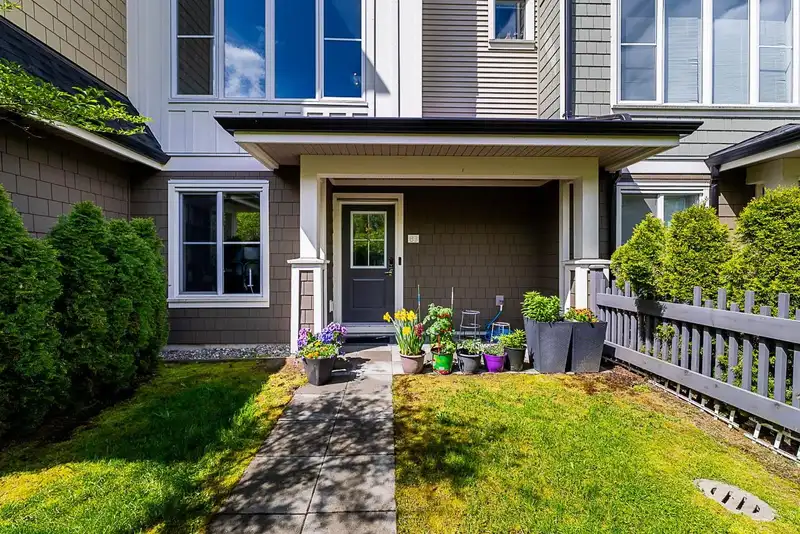 83 8050 204 STREET - photo 2 of 40