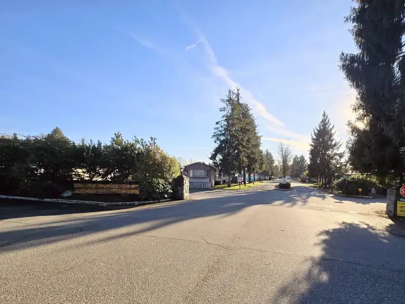 310 201 CAYER STREET - photo 1 of 32