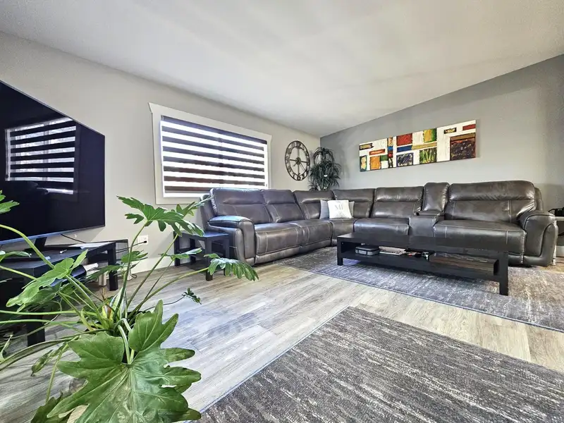 310 201 CAYER STREET - photo 4 of 32