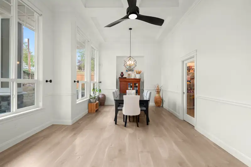 14455 78 AVENUE - photo 2 of 34