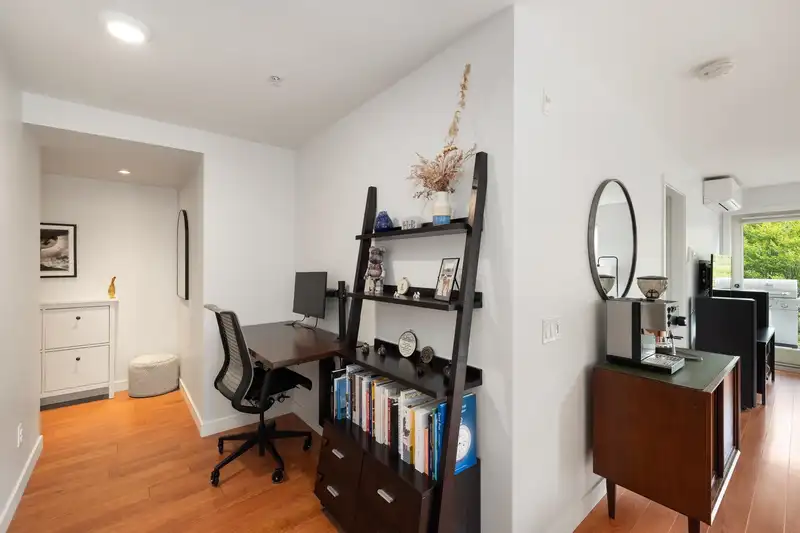 316 221 E 3RD STREET - photo 3 of 35