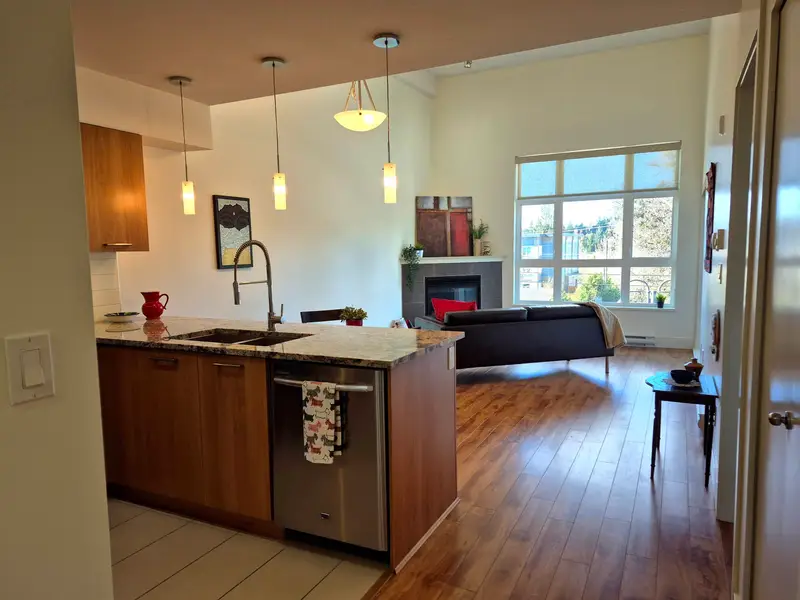 306 5682 WHARF AVENUE - photo 4 of 18