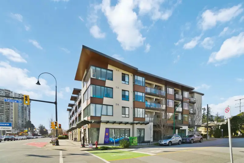 204 1633 TATLOW AVENUE - photo 2 of 25