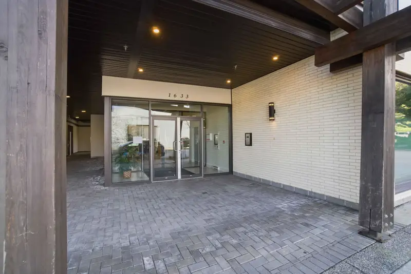 204 1633 TATLOW AVENUE - photo 4 of 25