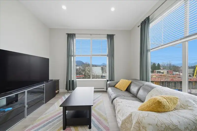 410 2478 SHAUGHNESSY STREET - photo 3 of 36