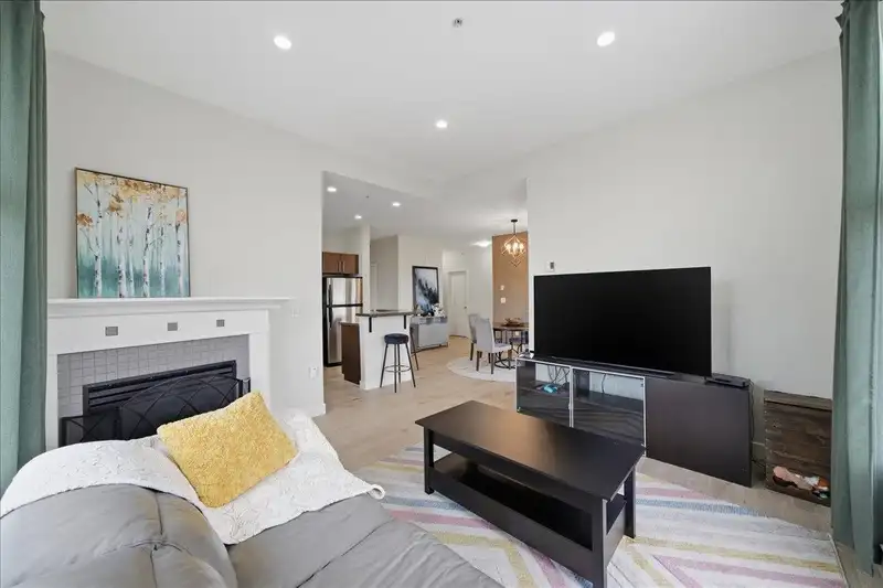 410 2478 SHAUGHNESSY STREET - photo 4 of 36