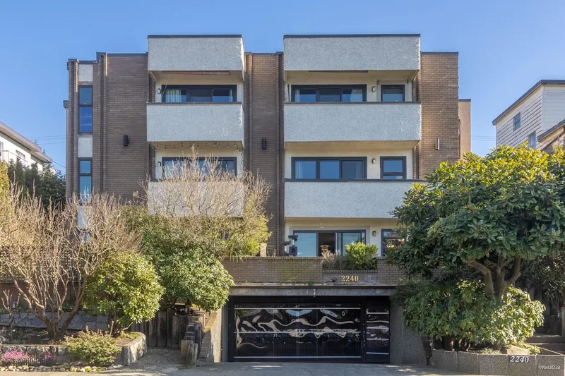 101 2240 WALL STREET - photo 2 of 23