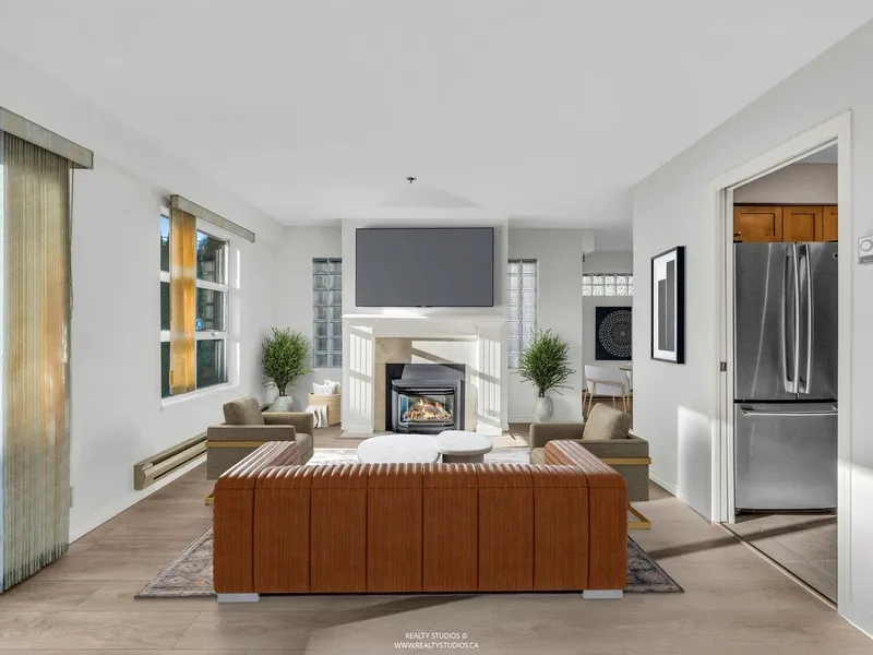 202 966 W 14TH AVENUE - photo 3 of 25