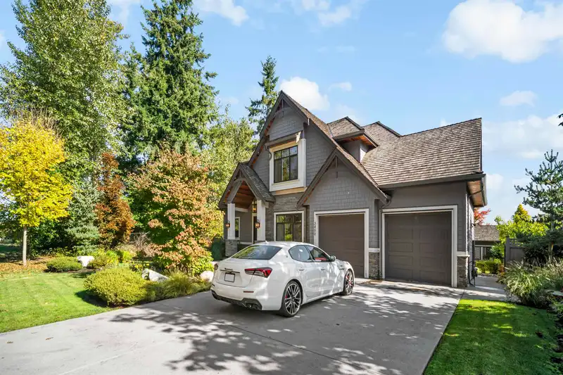 3852 156A STREET - photo 2 of 33