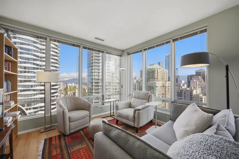 1607 989 NELSON STREET - photo 1 of 31
