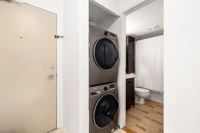 102 230 MOWAT STREET - photo 3 of 30