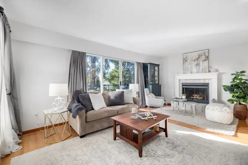 102 230 MOWAT STREET - photo 4 of 30
