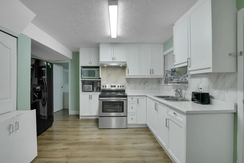 7846 119A STREET - photo 4 of 25