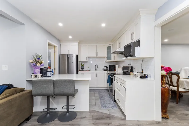 6860 134 STREET - photo 4 of 25