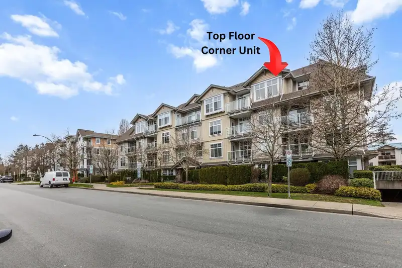 405 15323 17A AVENUE - photo 1 of 39
