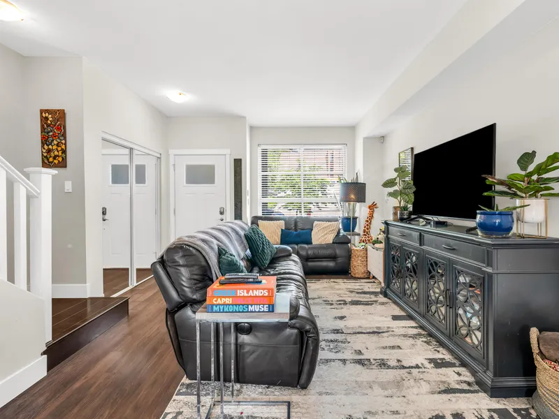 103 1418 CARTIER AVENUE - photo 3 of 25