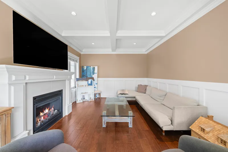 2575 W 7TH AVENUE - photo 3 of 25