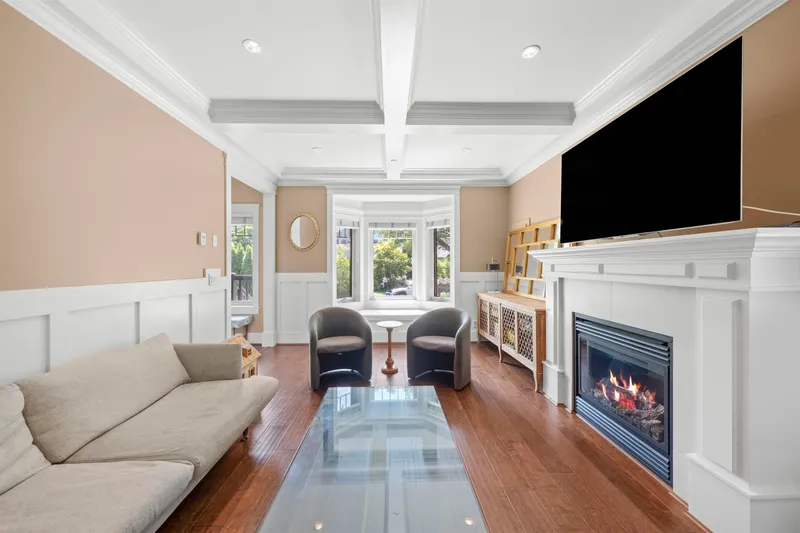 2575 W 7TH AVENUE - photo 4 of 25