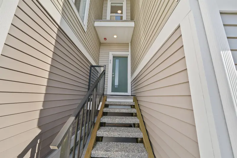 95 24108 104 AVENUE - photo 4 of 25